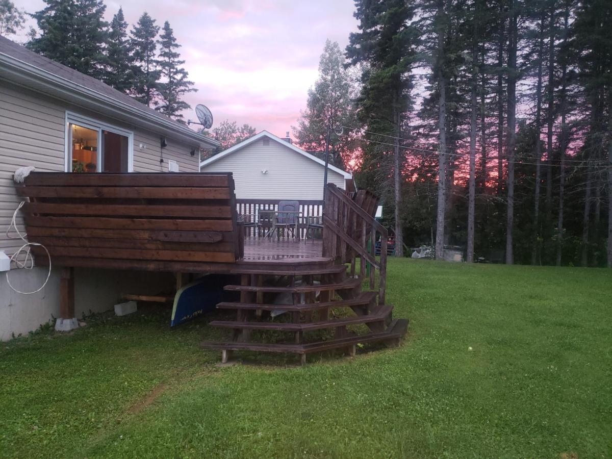 Guests Room For Rent / Chambre Prive Dans Maison Partager Maria Exterior photo